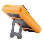 Digitális multiméter mérővezetékkel és elemmel