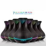 Nagyméretű Aromaterápiás ultrahangos távirányítós párásító beépített LED világítással, Famintás burkolat két féle színárnyalatban,